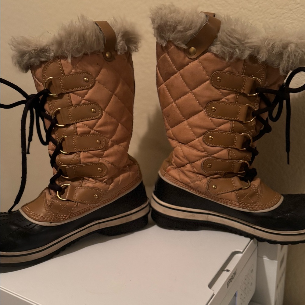 Women's Tan and Black Winter Boots - Picture 5 of 7